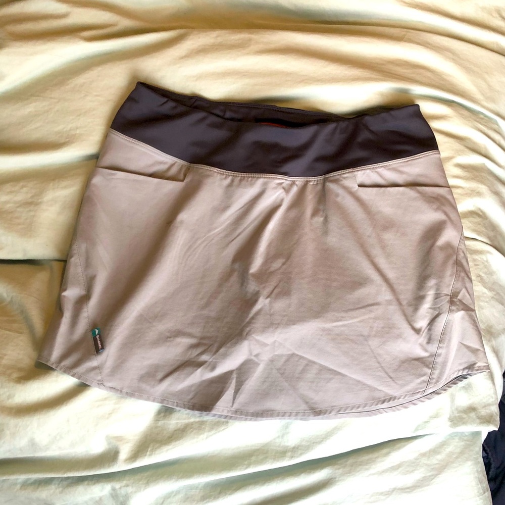Simms Skort- Size M- Light Grey